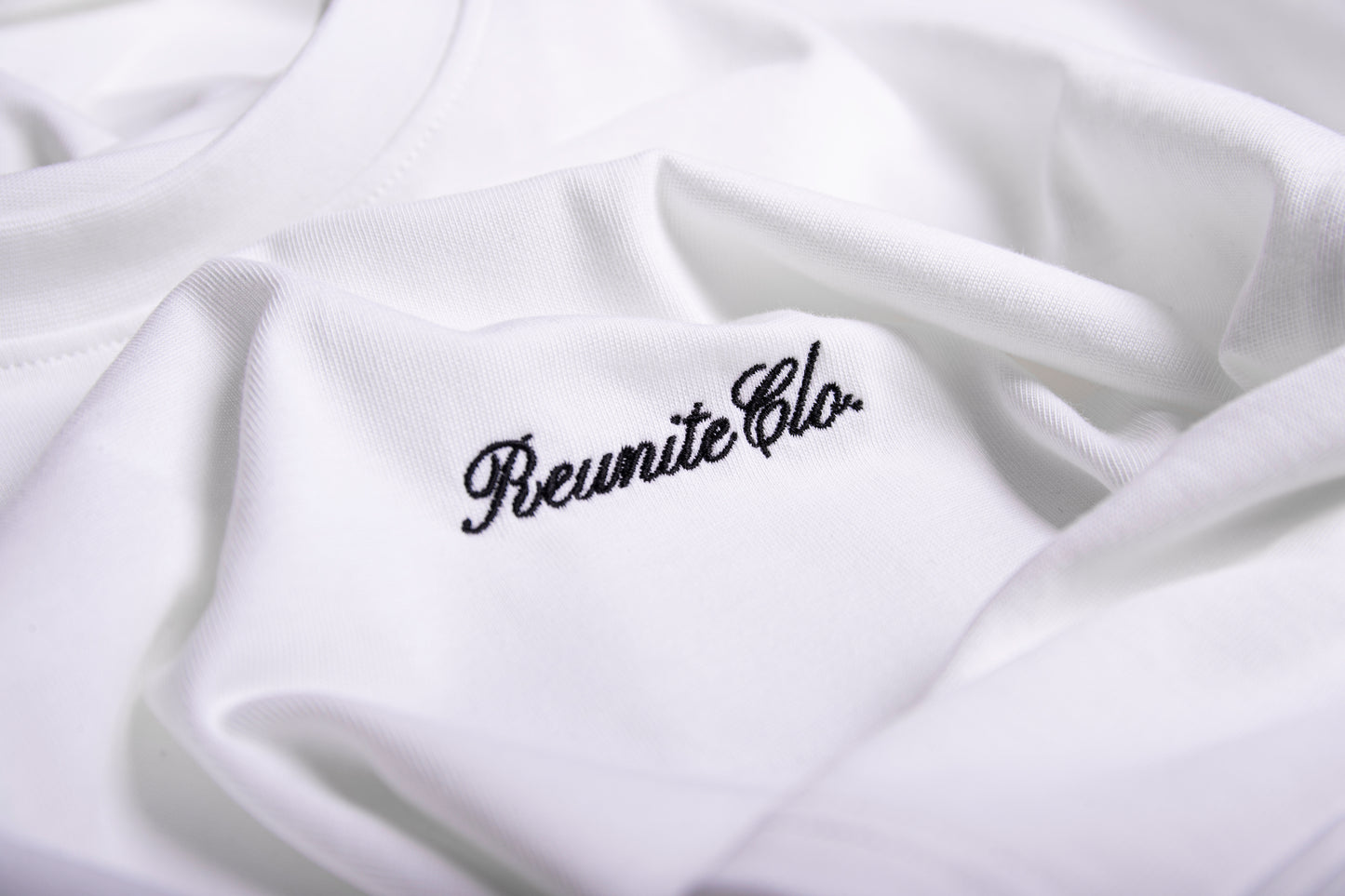 REUNITE CLO T-SHIRT IN WHITE